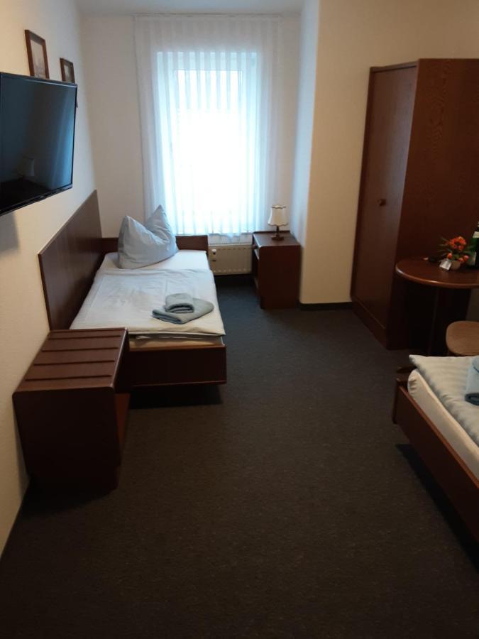 Hotel Goldener Anker Genthin Esterno foto
