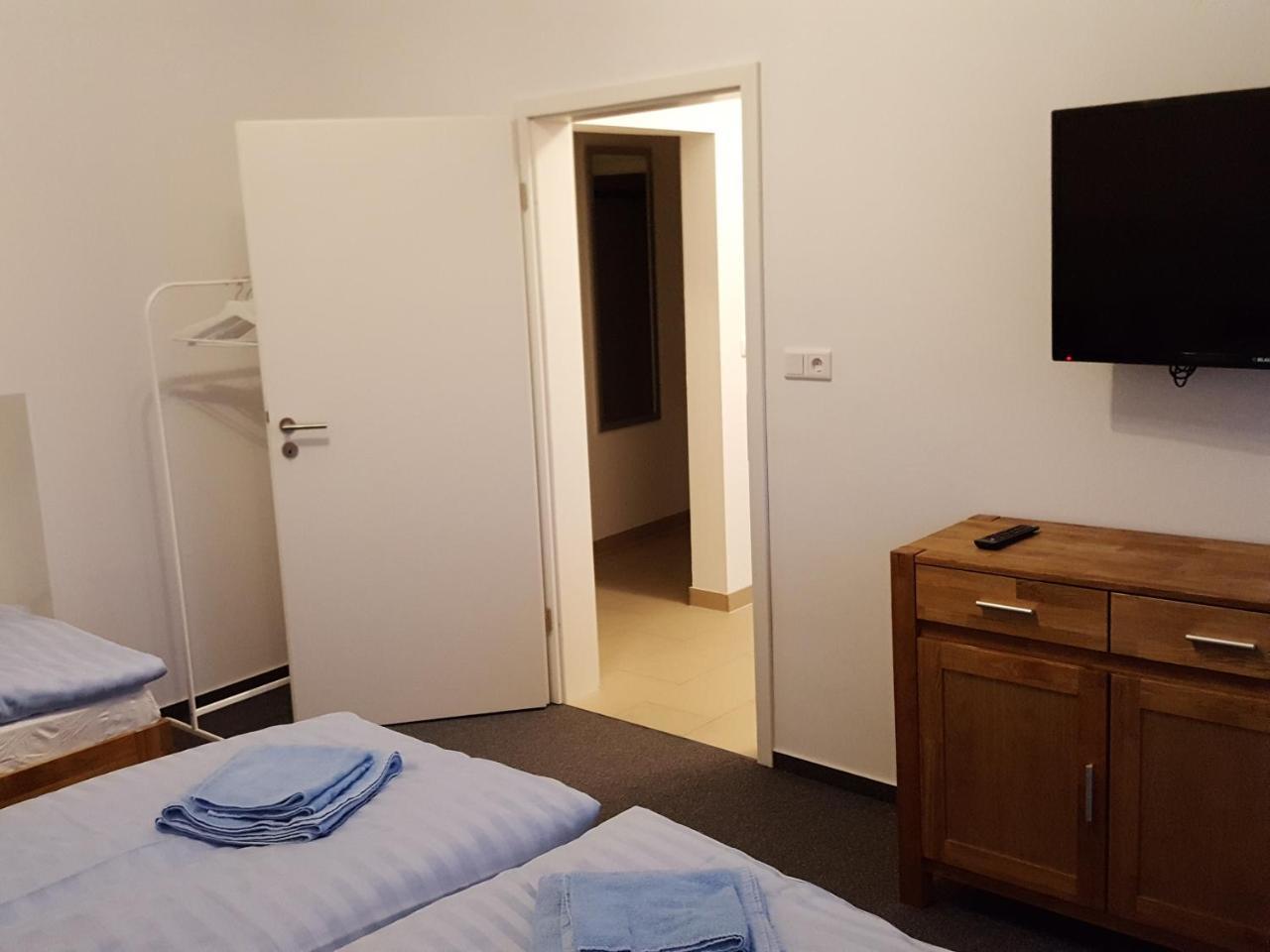 Hotel Goldener Anker Genthin Esterno foto