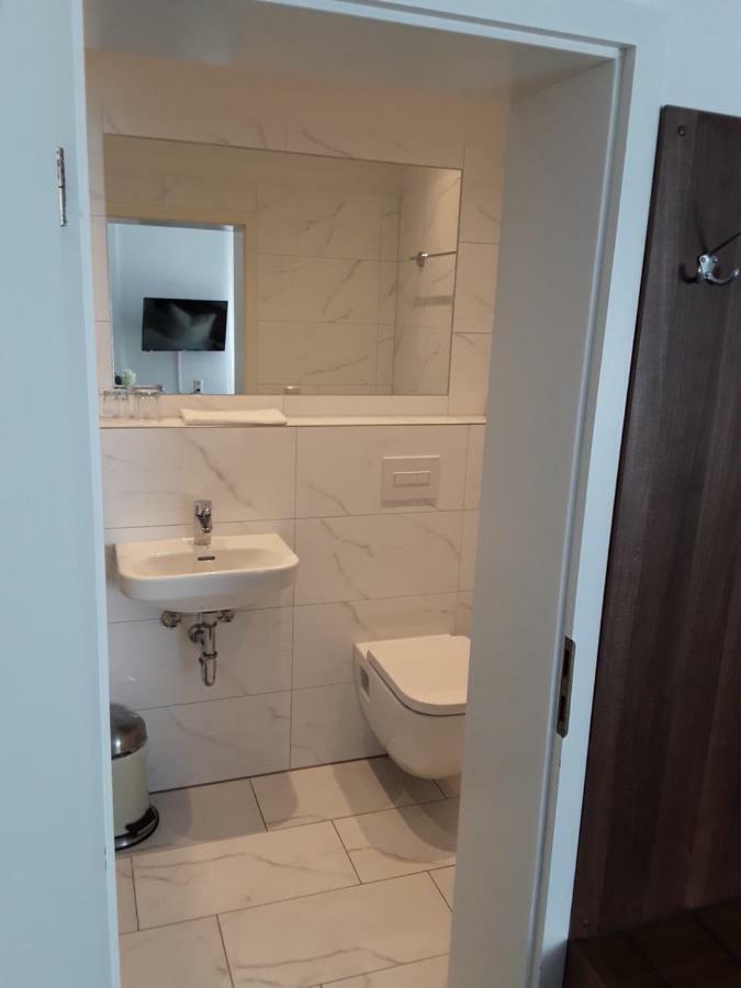 Hotel Goldener Anker Genthin Esterno foto